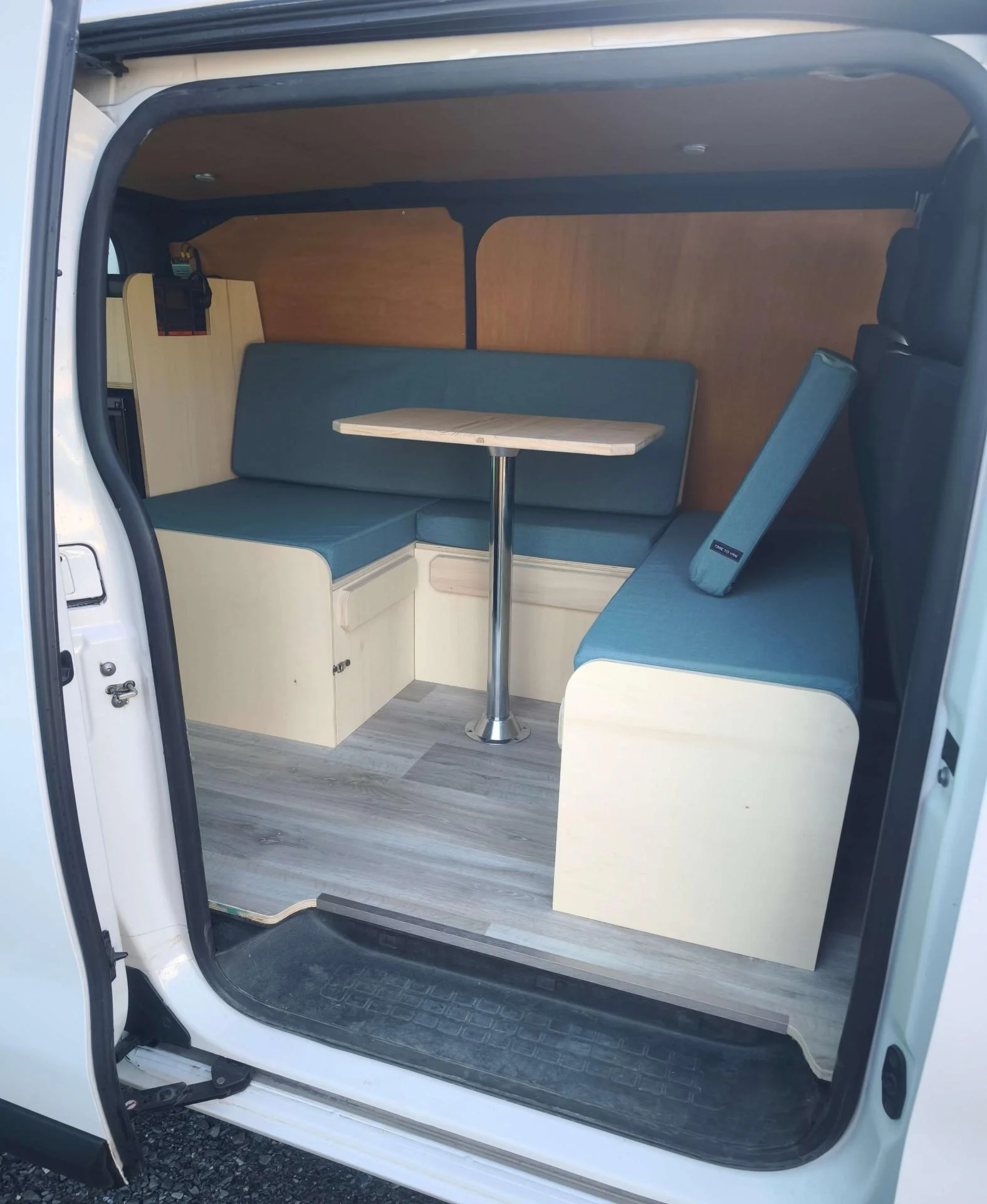 01 2026 03 1 m 2021 time to van